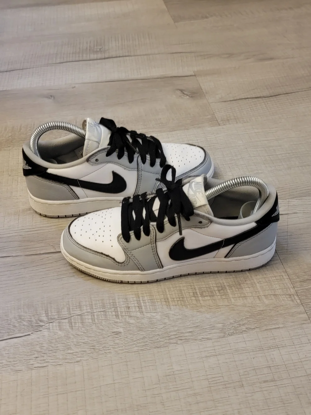 Nike Air Men's Low-Top Sneakers in White and Gray